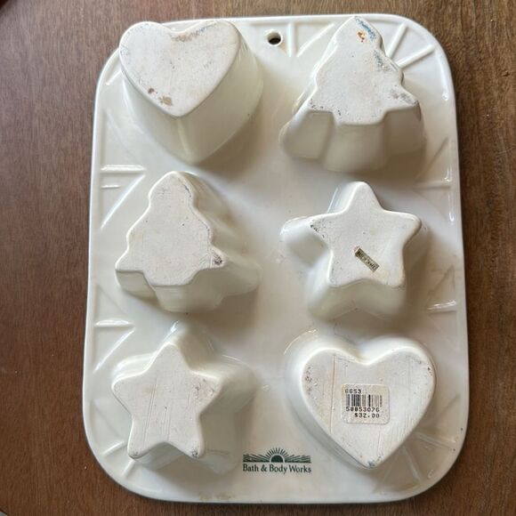 Bath & Body Works Rare Ceramic Holiday Baking Dish! - Picture 2 of 4